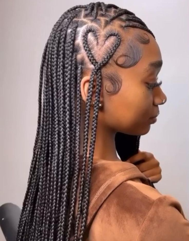 30 Cutest Knotless Braids With Heart Hairstyles of 2023 - Womanly & Modern