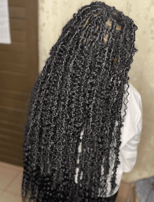 Microlocs vs Sisterlocks: What's the Difference? (Complete 2023 Guide!) -  Womanly & Modern